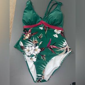 Cupshe Green Floral Tropical Onepiece Swimsuit Size 3X NEW